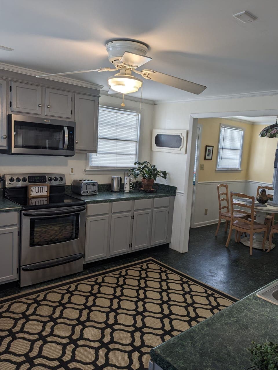 Enjoy cooking in this spacious kitchen! 