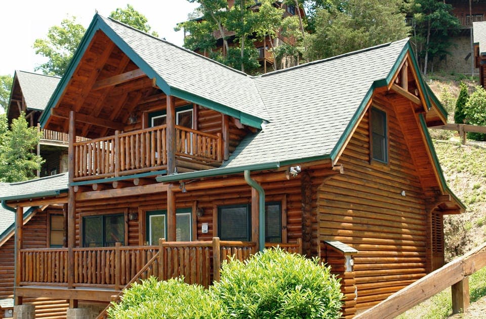 Beautifully furnished Starry Nights in Pigeon Forge is located i - This two bedroom cabin is situated at a low level with no hilly drive and is also located within short walking distance to the community pool.