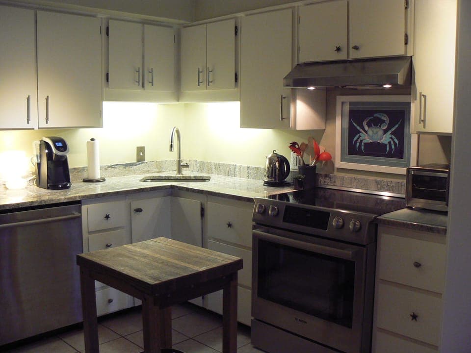 Kitchen area showing Bosch stove and dishwasher