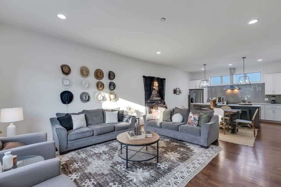 Large living space to spread out!