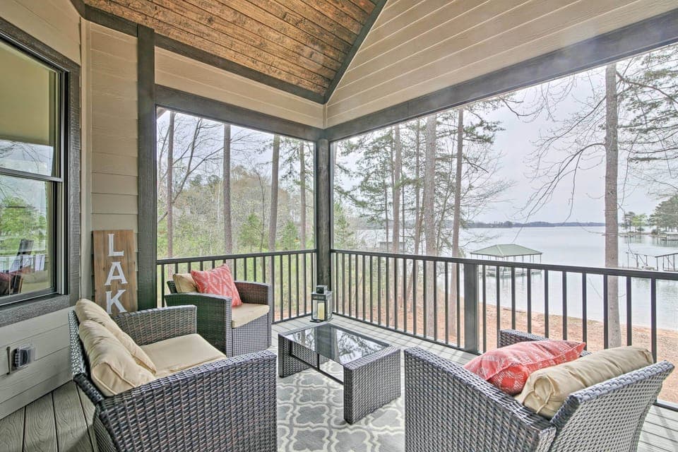 Seneca Vacation Rental | 5BR | 5BA | 4,800 Sq Ft | Small Steps Required