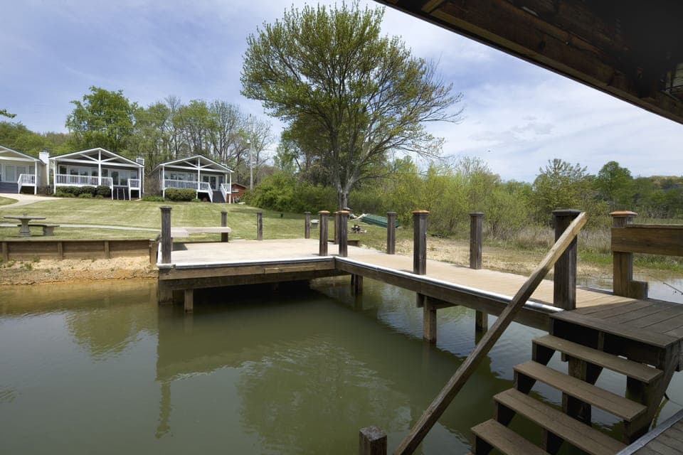 4 Dock slips