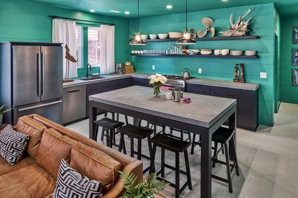 Eat-In Kitchen