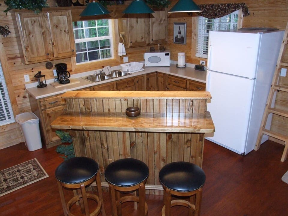 Breakfast Bar and Kitchen