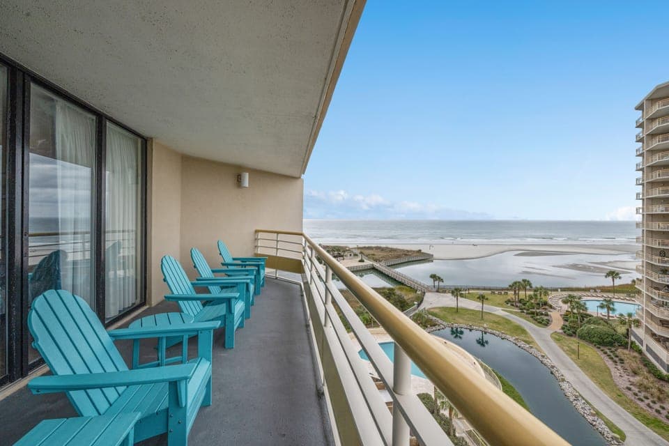 Private Balcony w/Great Views