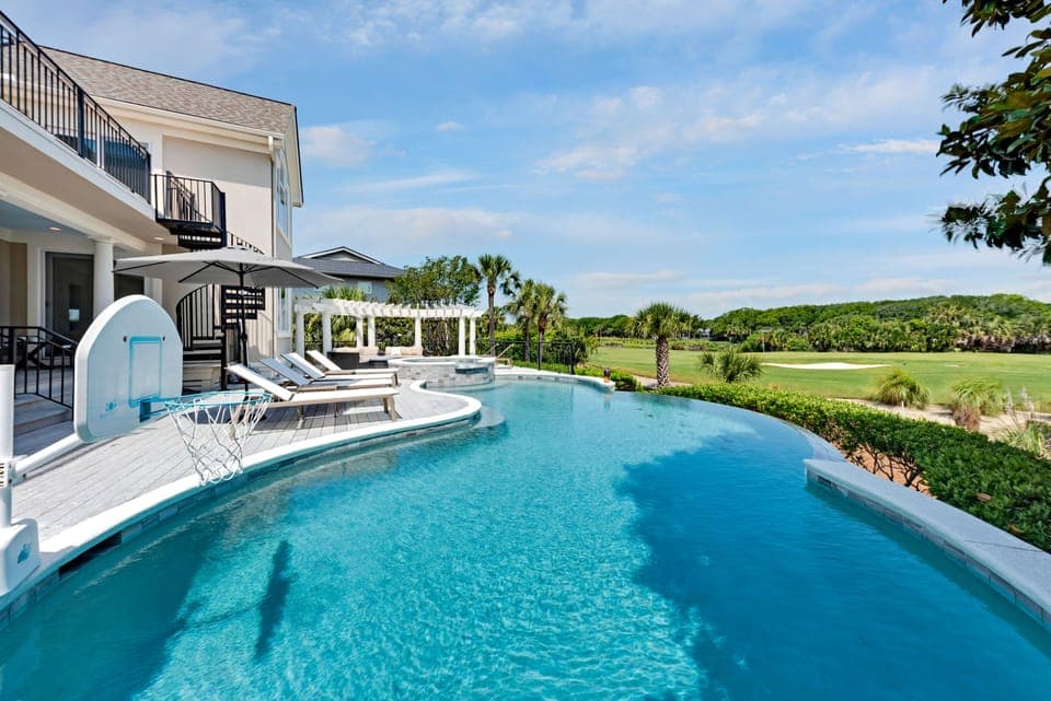 Your own private pool...let the vacation begin!
