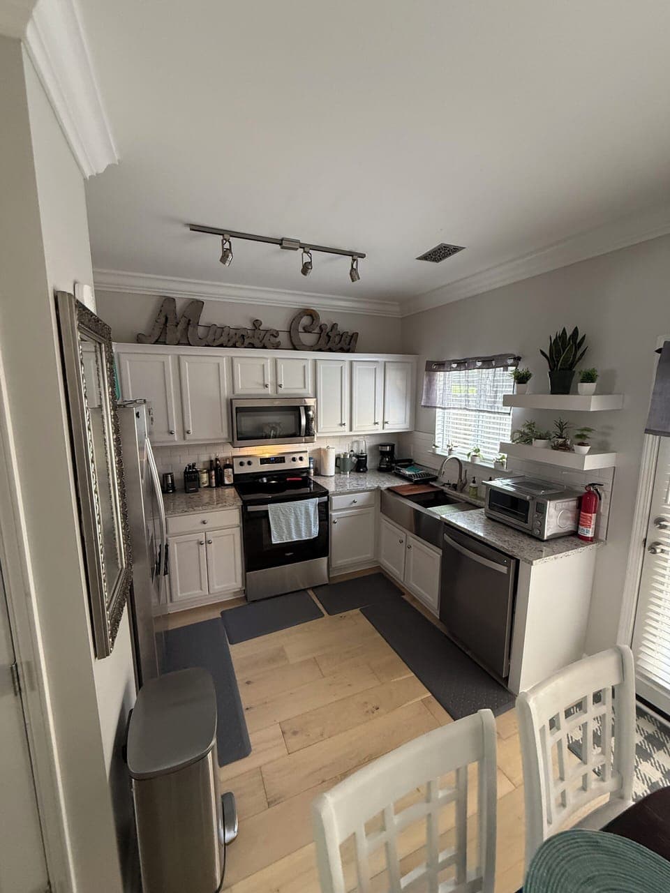 Newly renovated kitchen, granite countertops,  farm sink, new appliances