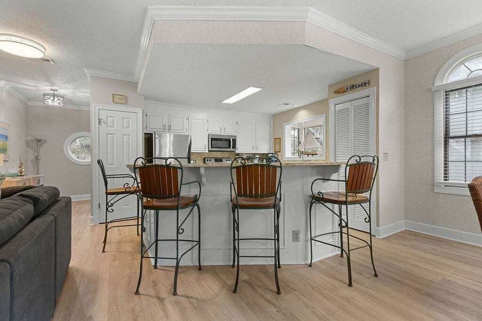 Counter seating for 4