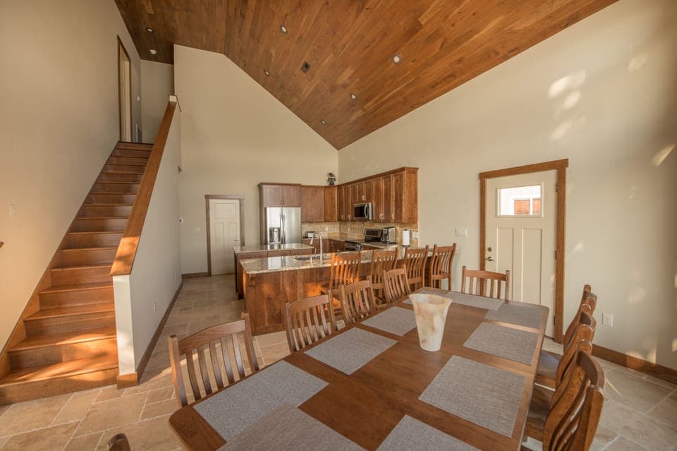 Large open dinning room to fit your whole family 