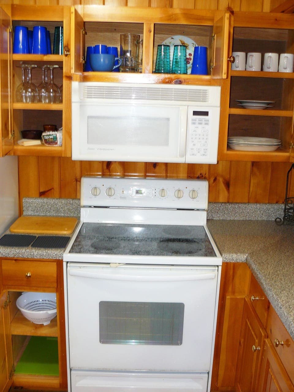 More kitchen stuff.