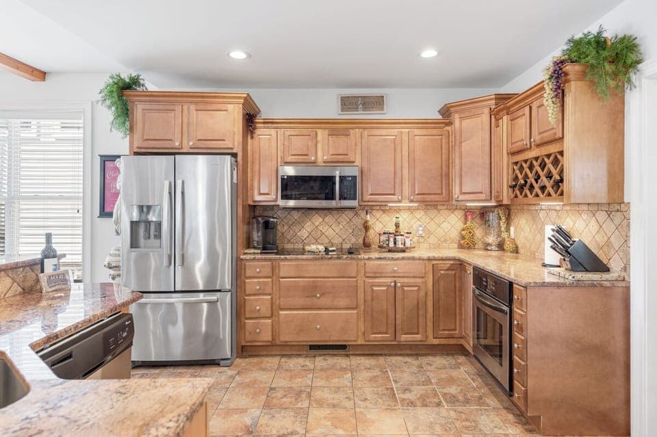 FULLY STOCKED KITCHEN WITH EVERYTHING THAT YOU NEED
