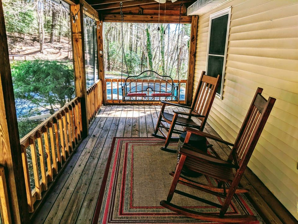 Come rock or swing your woes away! Feel the nice mountain breeze on the nice screened in porch.