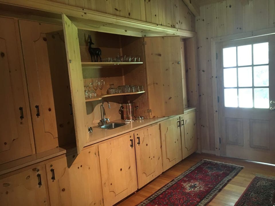 Wet bar