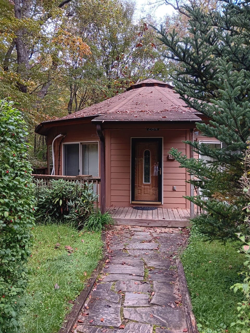 Unique round shaped Deltec home 