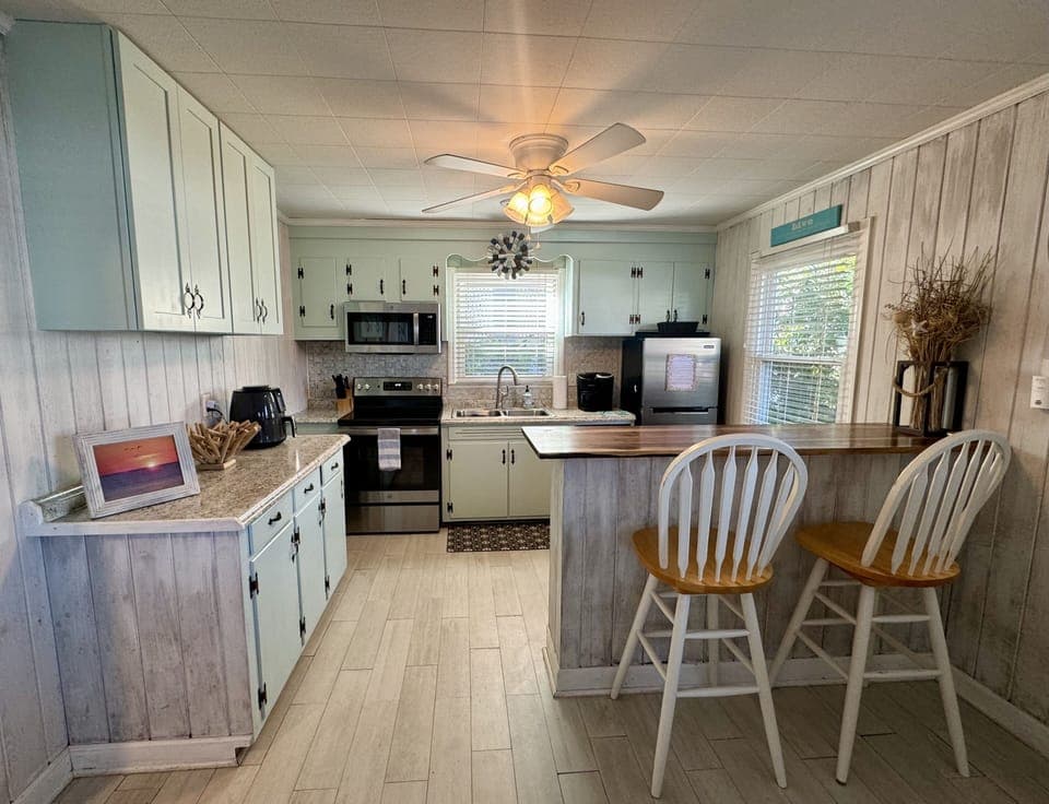 Kitchen - Recently Updated, Stainless Appliances, Well Stocked for cooking!