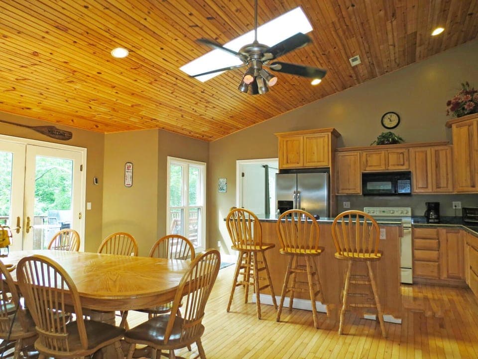 dining area / kitchen