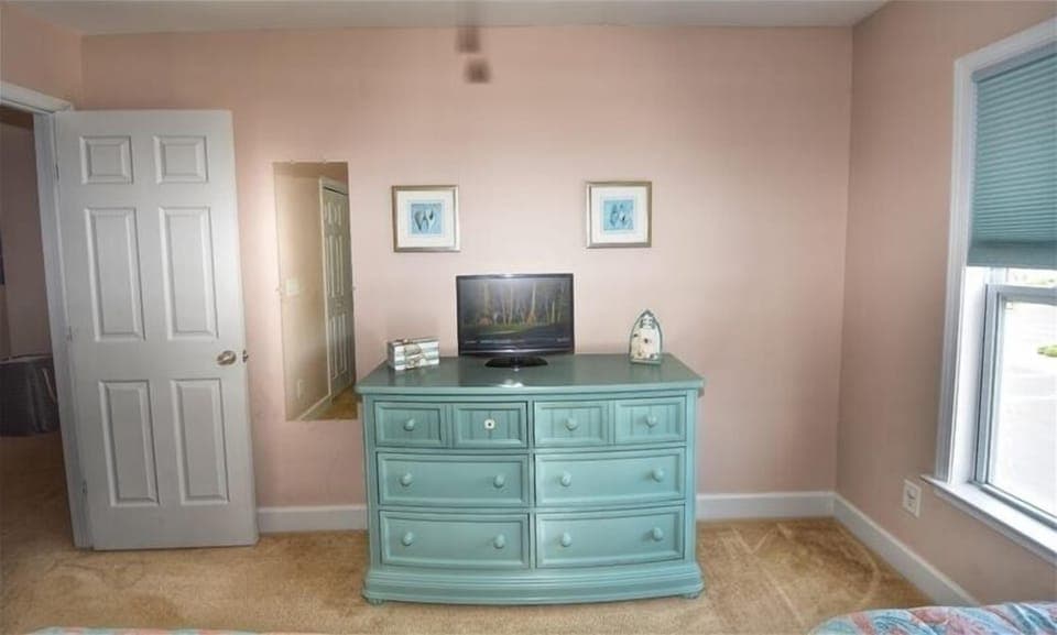 Twin Bedroom TV 