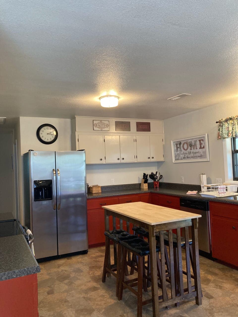 Spacious kitchen area with all appliances