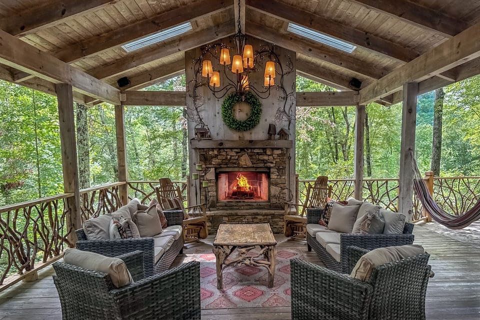 One of our favorite spaces at Rosebay Cottage is the picturesque covered deck