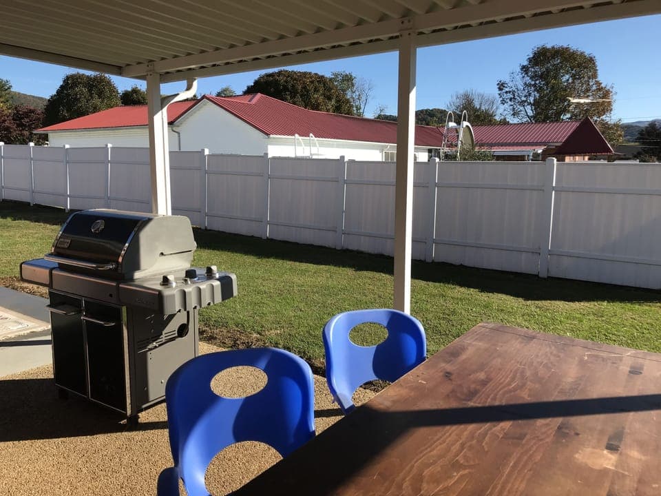 Covered patio w/table & chairs for 8 people. Gas grill and fire pit w/propane 