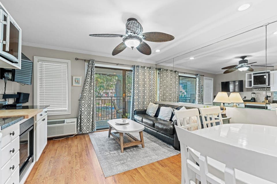 Studio | Living Area | Full Sleeper Sofa | Free WiFi | Smart TV