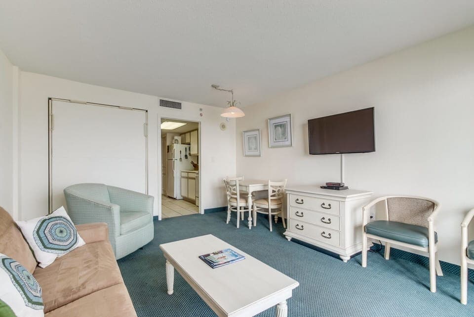 Living room & dining area