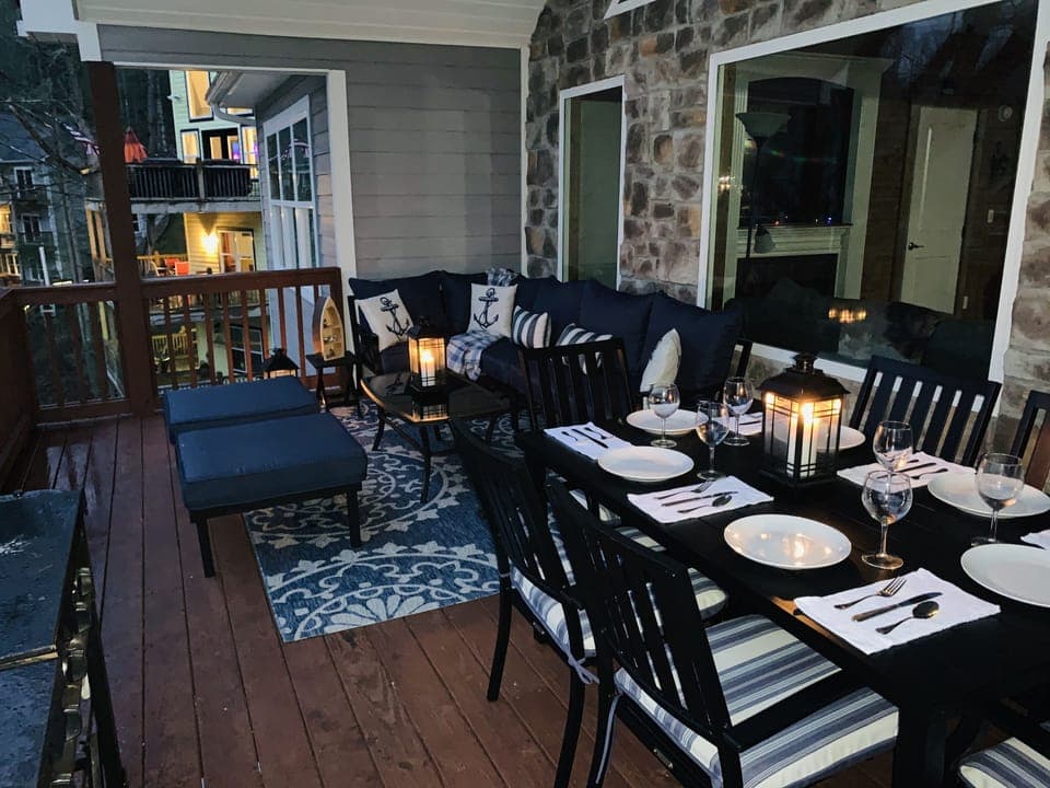 Outdoor dining