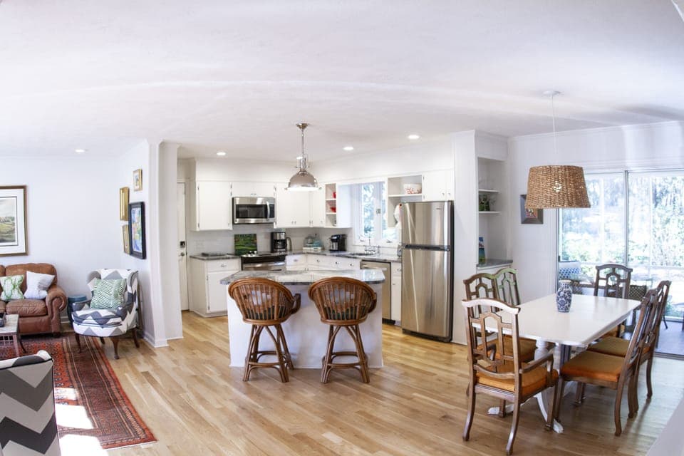 Kitchen/Dining/Bar