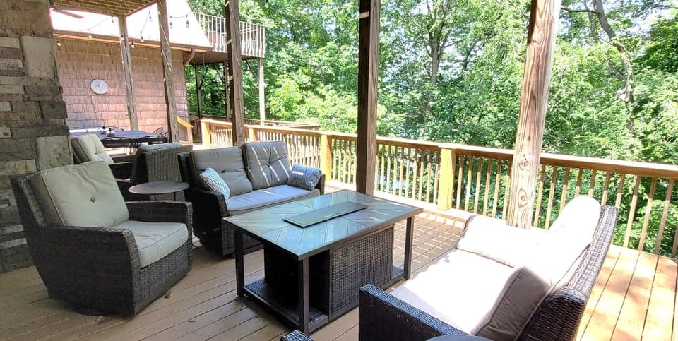 Deck (1)