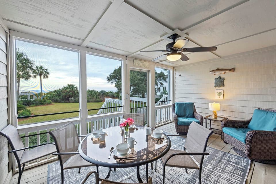 Screened in Porch Off Living Room