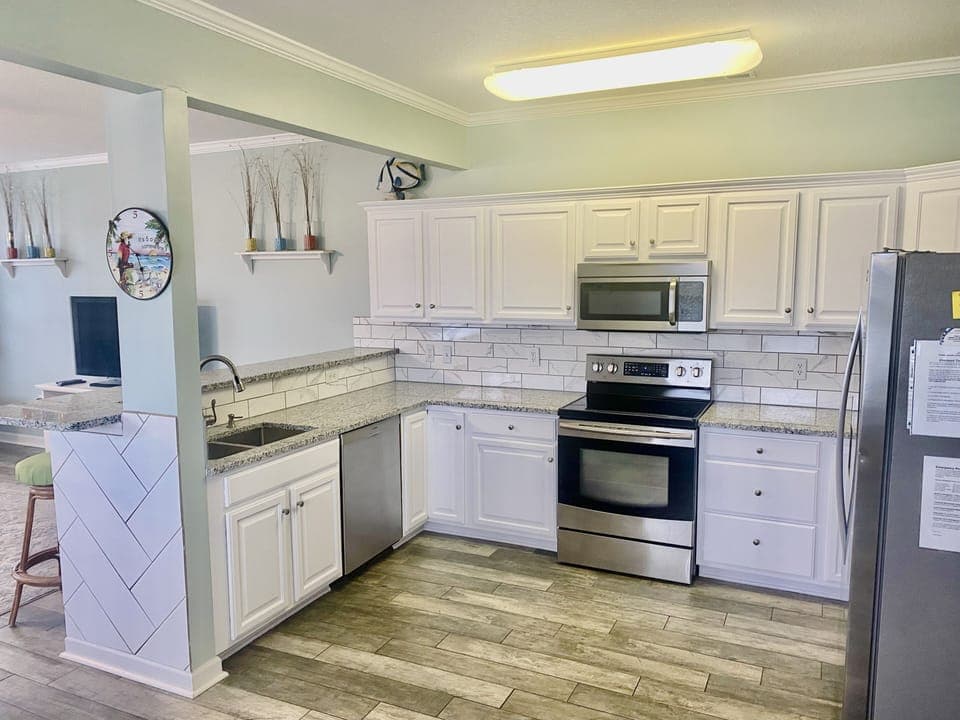 Completely renovated kitchen!