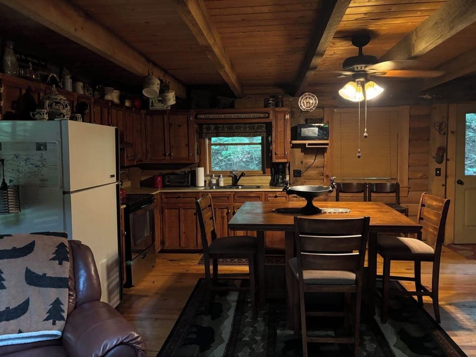 Kitchen area to enjoy a nice meal.