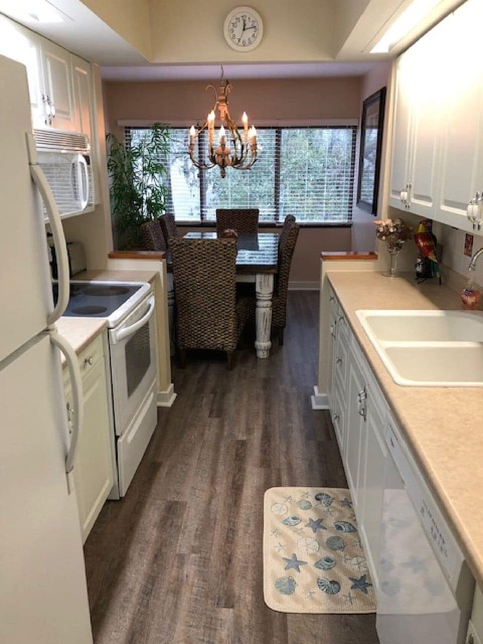 Kitchen leading into separate dining area/new floors/fully stocked