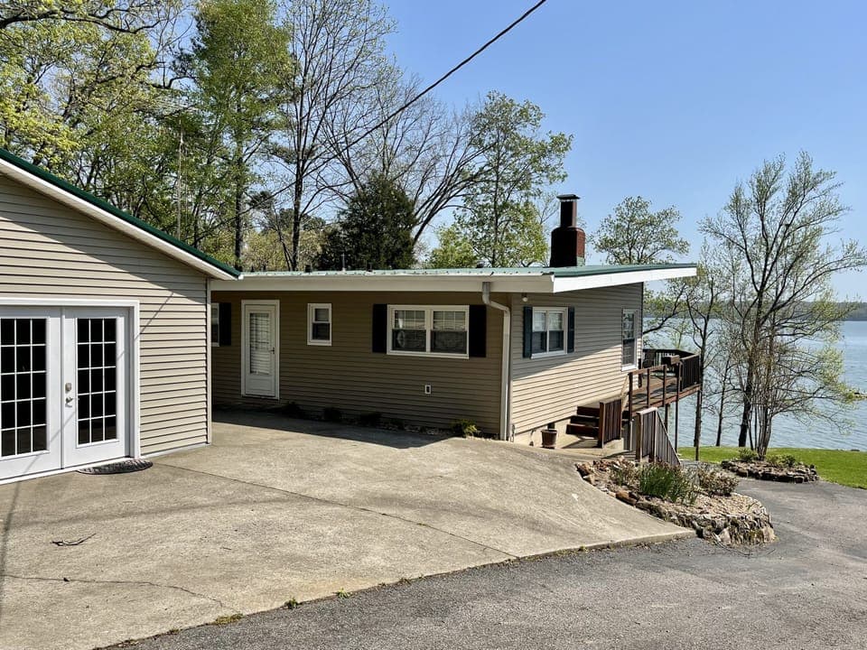 This 4 BR / 4 BA property sleeps 14 people. 
