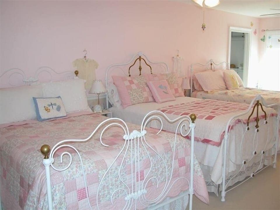 Girls room, upper floor. (3 twins plus a toddler bed) There is also a closet.