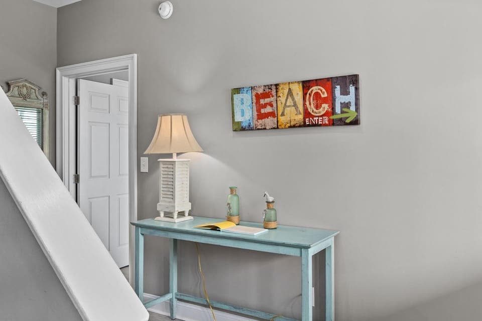 Beautiful decor to remind your family you are on VACATION! 