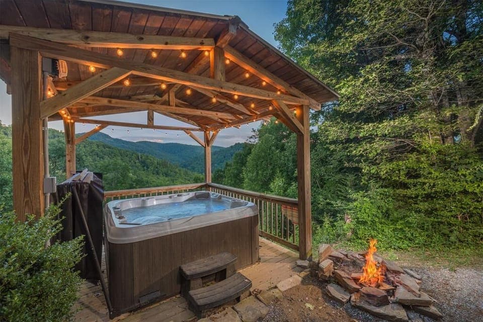 Hot tub mountain view with fire and lights