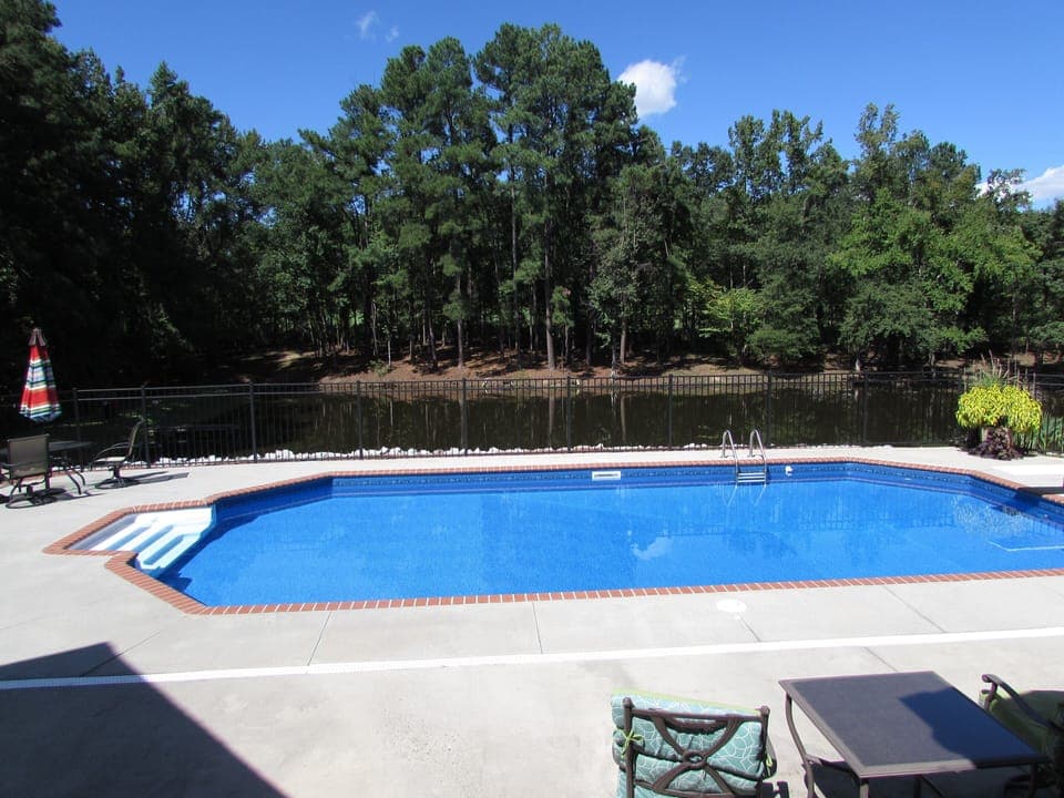 pool area 