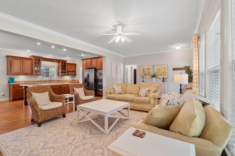 living area, kitchen