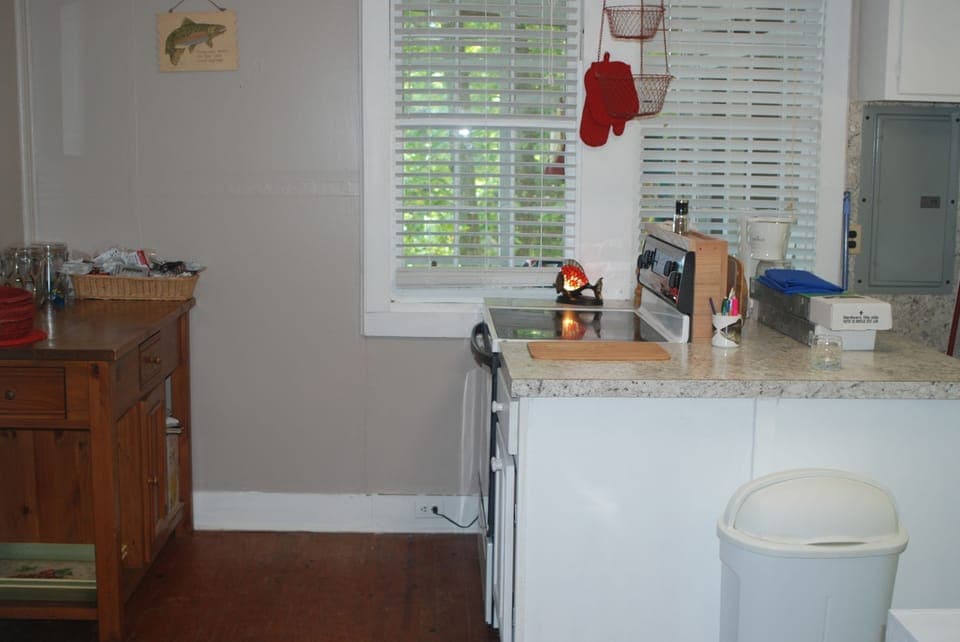 A separate standalone bar area adds an extra space for beverages and glassware.