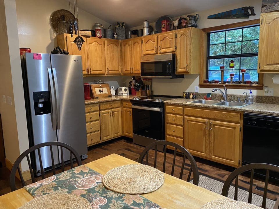 Spacious Eat-In Kitchen with modern appliances