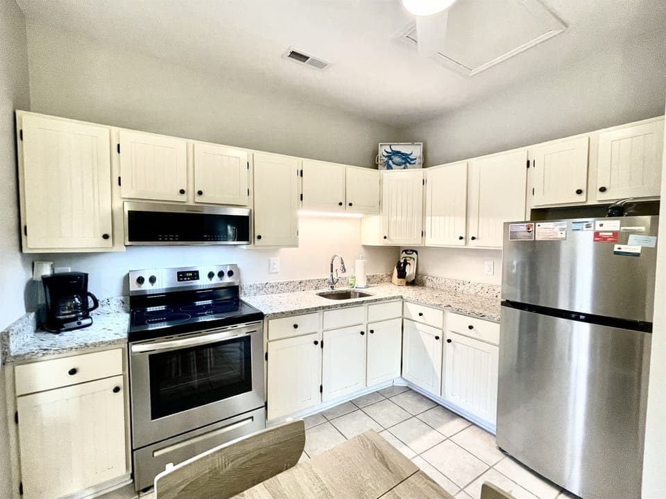 Recently updated appliances in this kitchen with essentials  *currently no dishwasher*