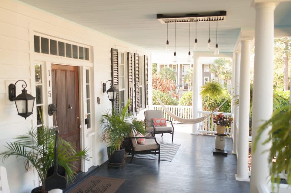 Southern porch, perfect setting for a nap. 