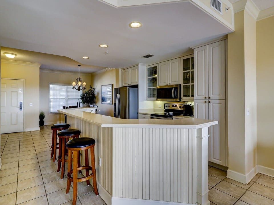 Kitchen with Breakfast Counter at 503 North Shore Place