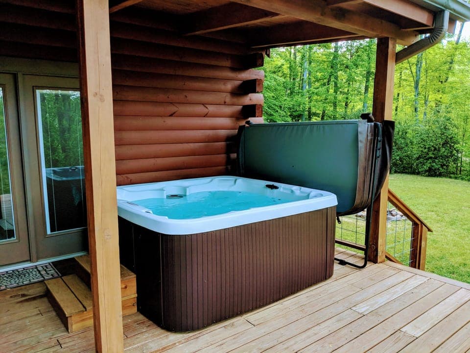 Private hot tub. Flat yard. Firepit.