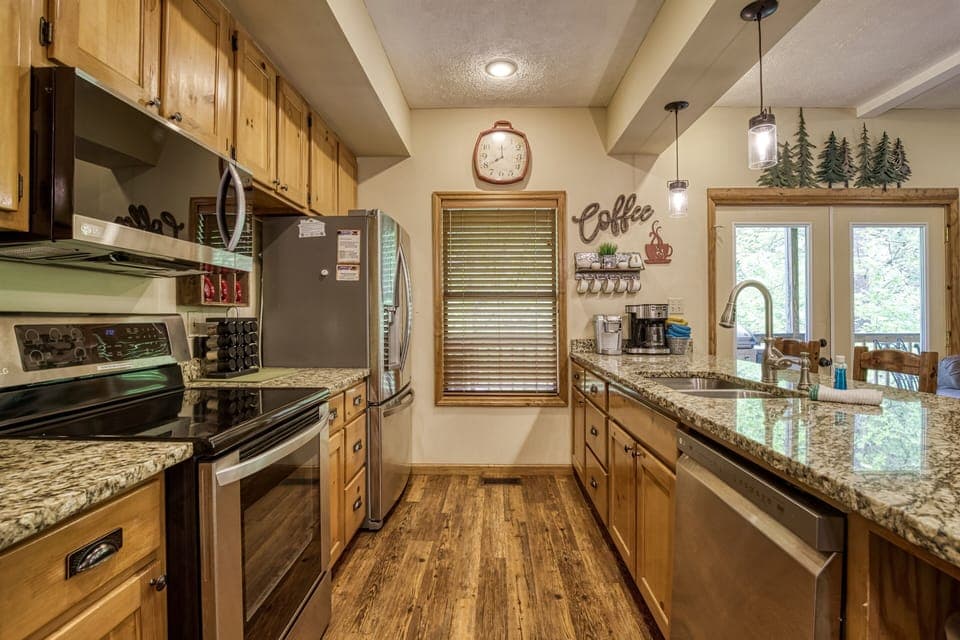 Smoky Mountain Vacation Rental "Best Time Ever" - Fully furnished kitchen with stainless steel appliances