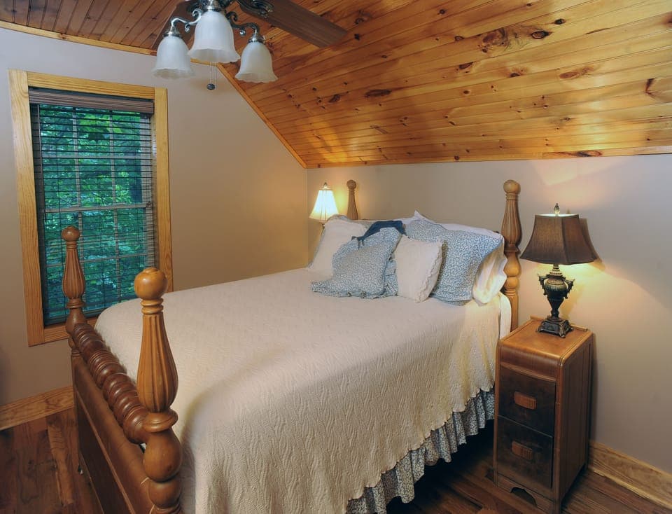 UPSTAIRS DOUBLE BED