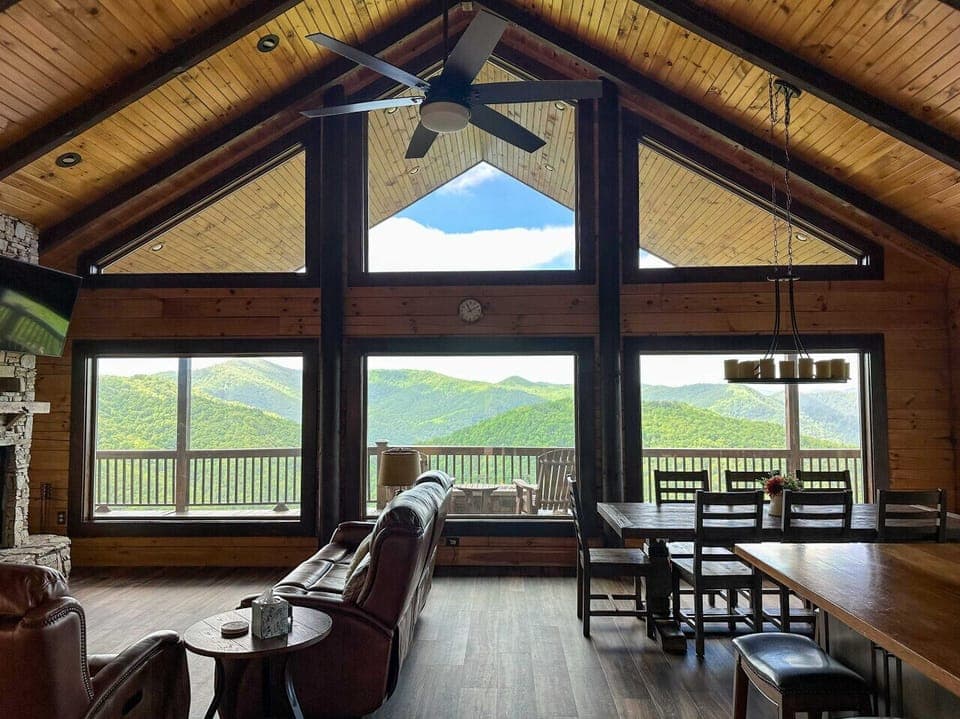 Open great room/kitchen/dining