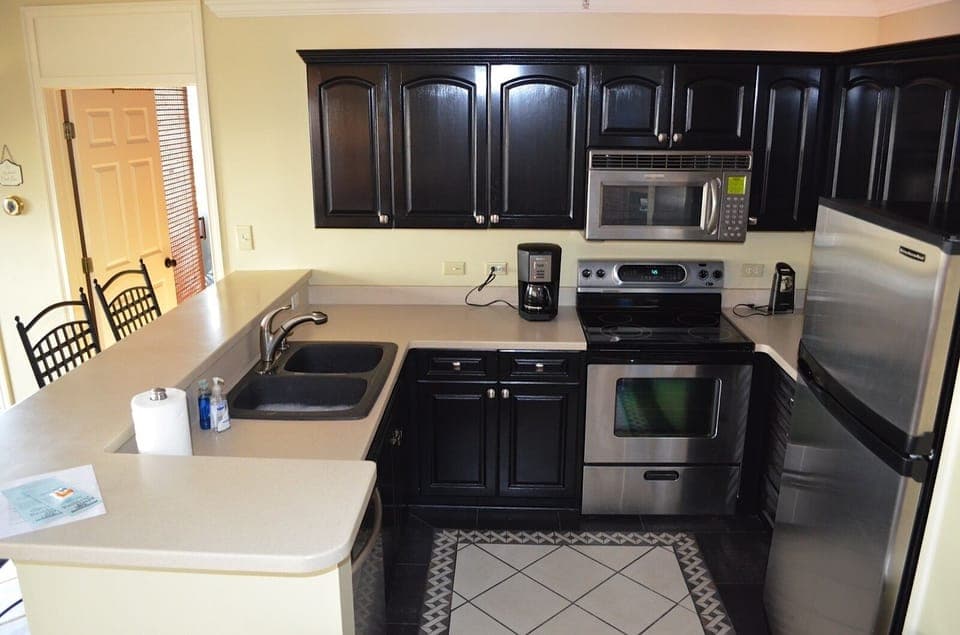 Full kitchen