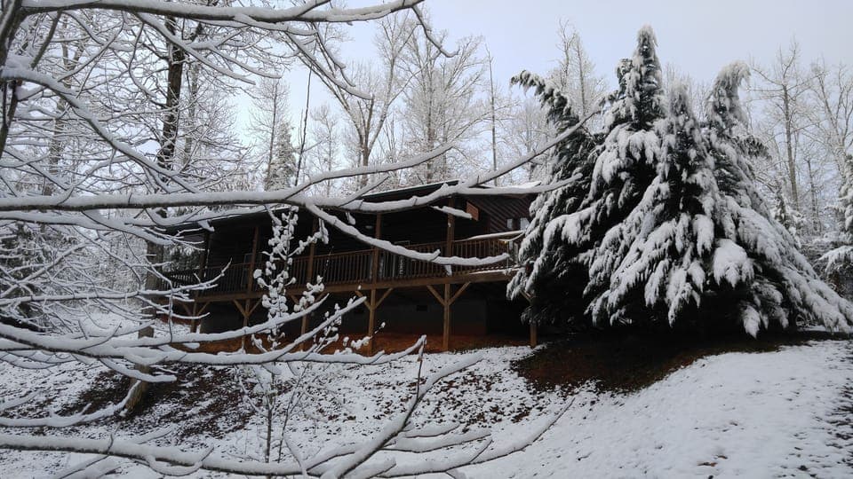 Hickory Nut Hide-A-Way Spring March 2017  surprise snow
